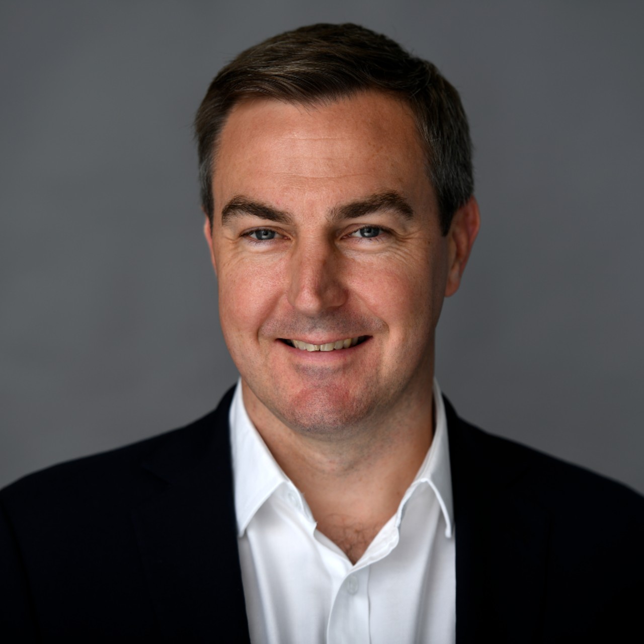 featued article author